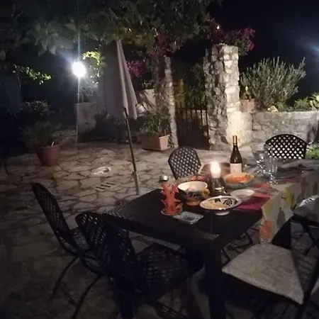 Casa Adriana Affascinante Casa In Pietra Horská chata *