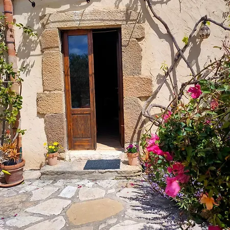 Casa Adriana Affascinante Casa In Pietra Horská chata *